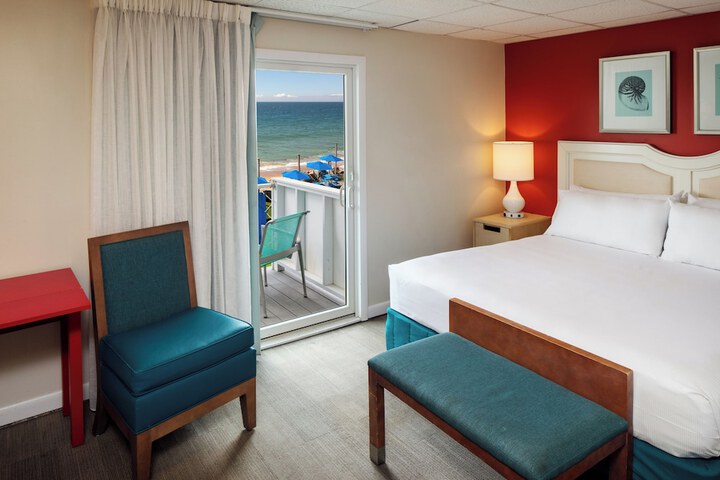 Restricted Ocean View 1 King Bed (1 of 3)
