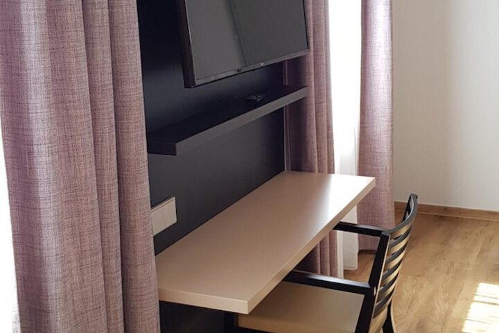 Room 7 of 48