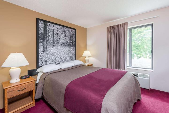 1 Queen Bed (21 of 23)