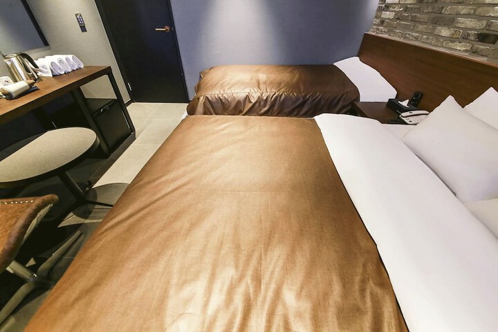 Room 18 of 25