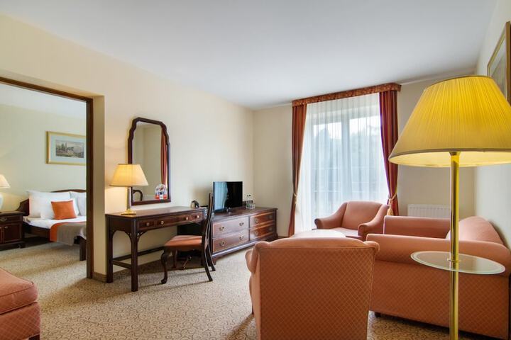 Room 2 of 62