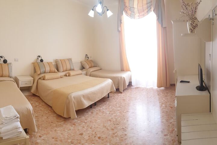 Room 7 of 28