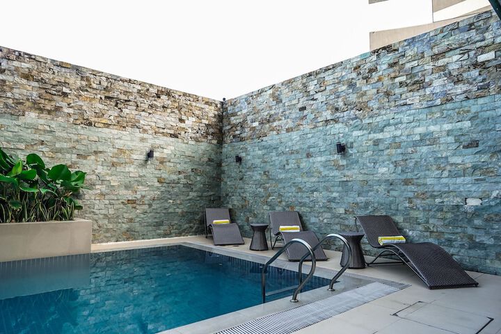 Pool 18 of 30