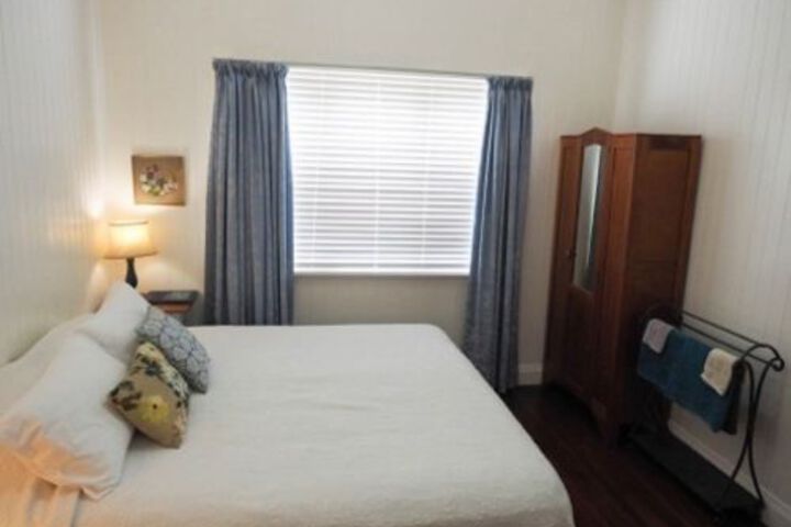 Room 11 of 37