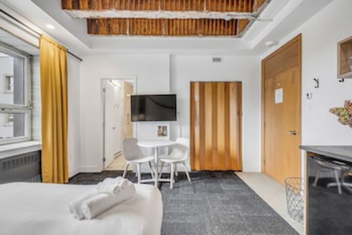 Room 40 of 147
