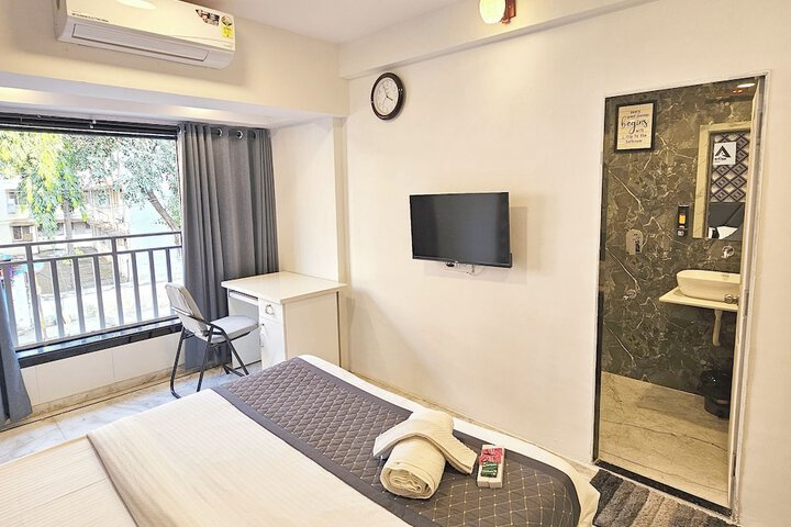 Exterior of Astha Kandivali Service Apt