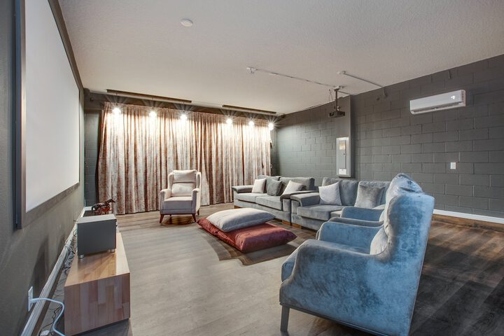 Room 13 of 80
