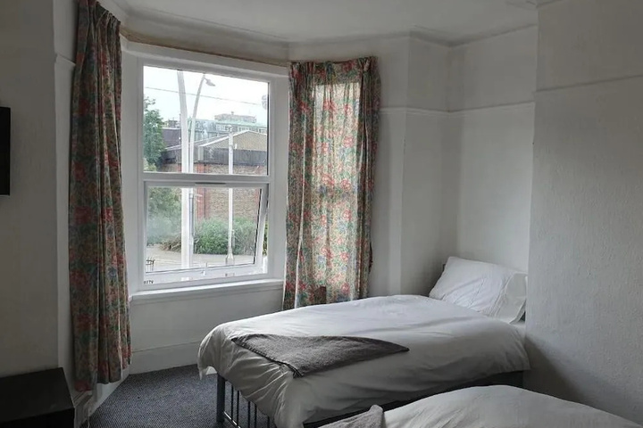 Room 4 of 15