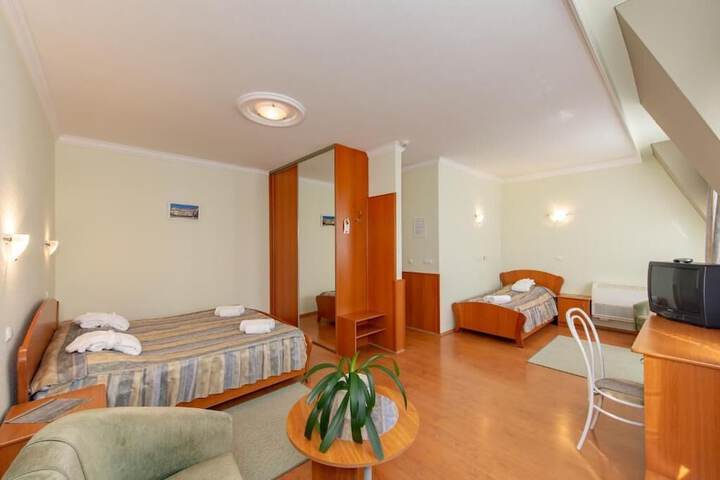 Room 14 of 48
