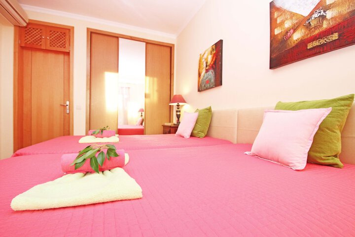 Room 4 of 83