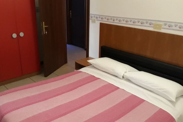 Room 5 of 34