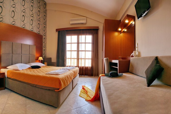 Room 8 of 36