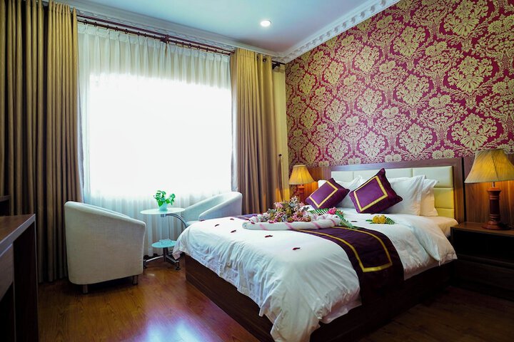 Room 8 of 65
