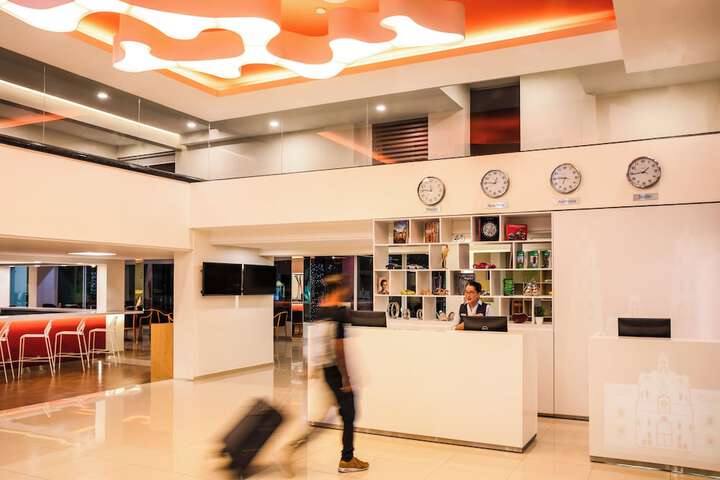 Entrance & Lobby
