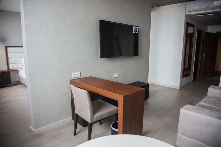 Room 8 of 24