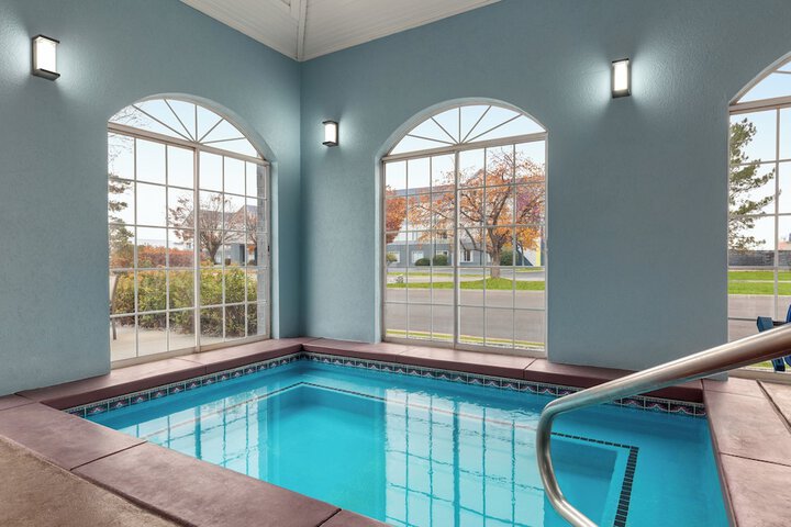 Hotel with Pool