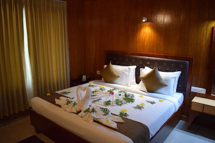 Room 2 of 12