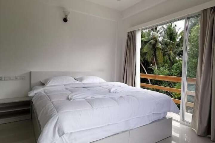 Room 7 of 25