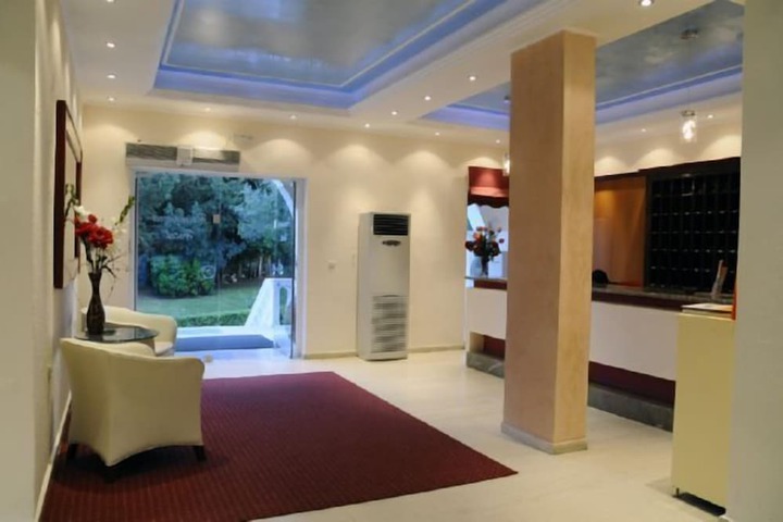 Entrance & Lobby