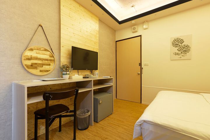 Room 76 of 232