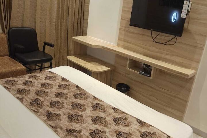 Room 9 of 29