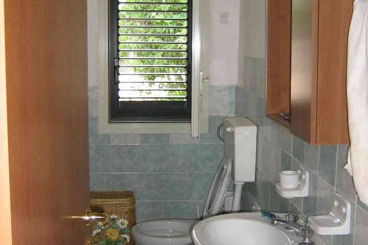 Room 5 of 23