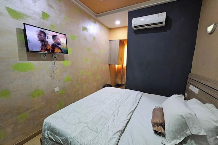 Room 11 of 57