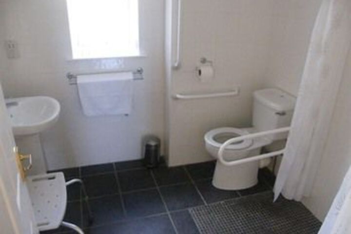Room 4 of 32