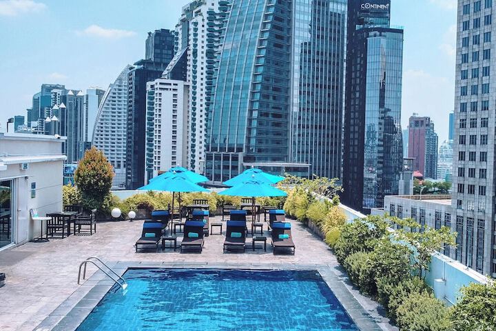 Hotel with Pool