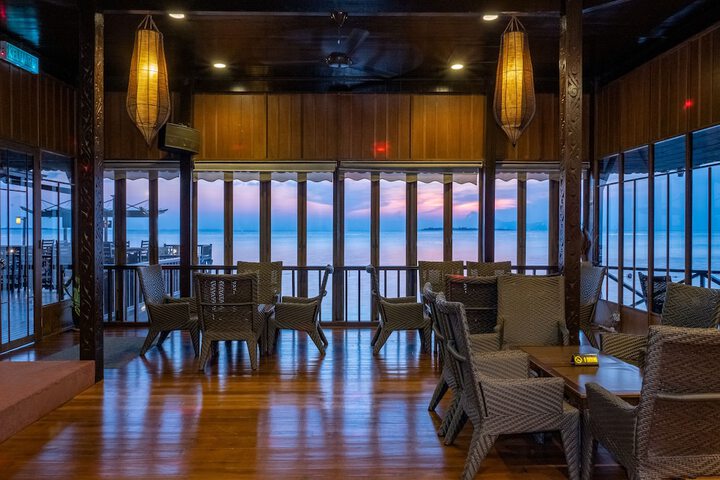 Lounge 189 of 414