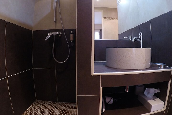 Room 20 of 34