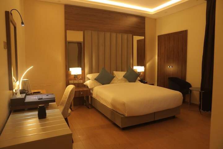 Room 5 of 18
