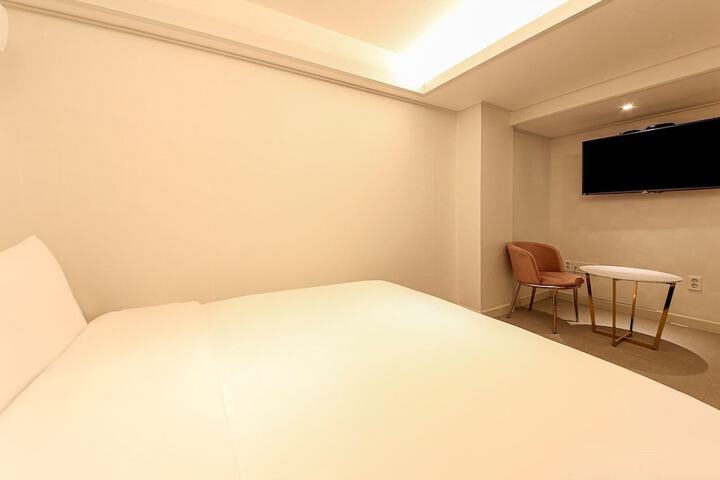 Room 19 of 36