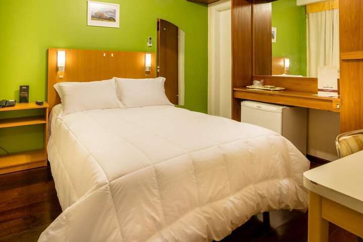 Room 15 of 32