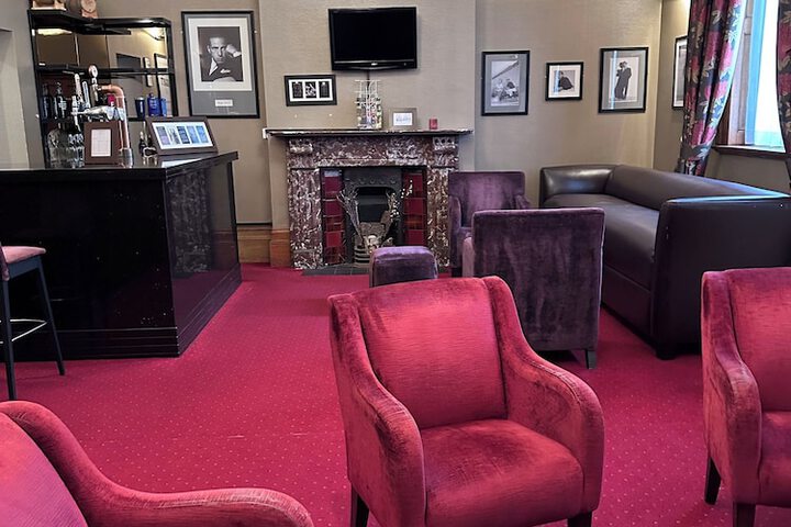 Lounge 50 of 68