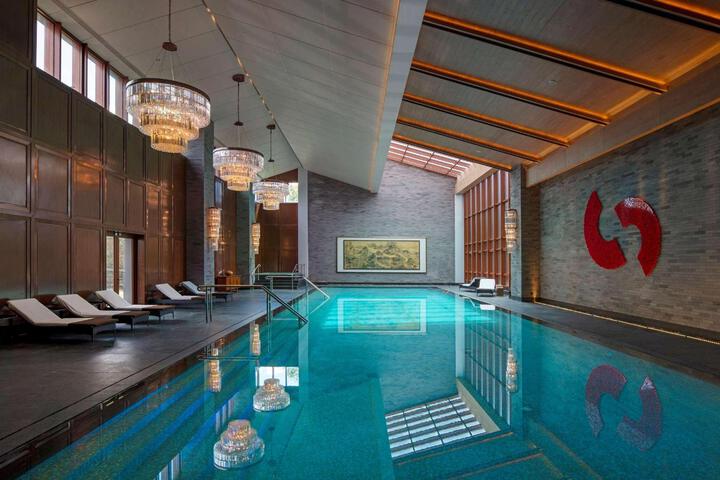 Pool Hotel
