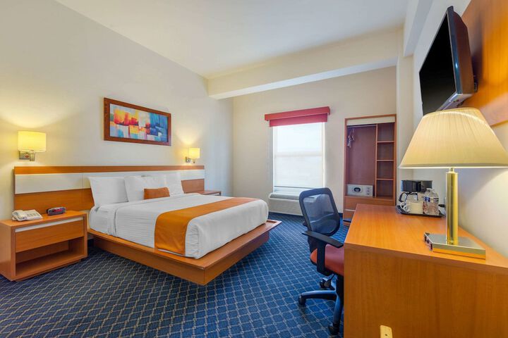 Room 7 of 30