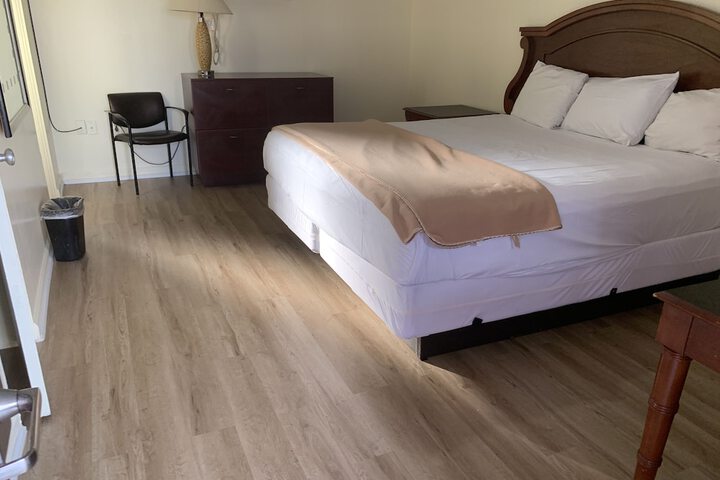 1 King Bed (6 of 6)