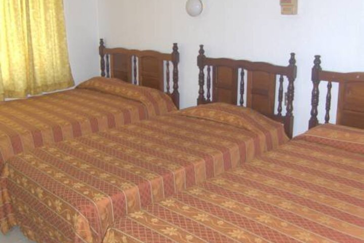 HOTEL LAS BRISAS