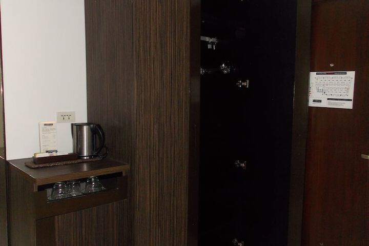 Room 7 of 25