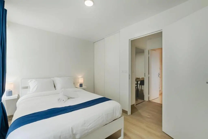 Room 4 of 10