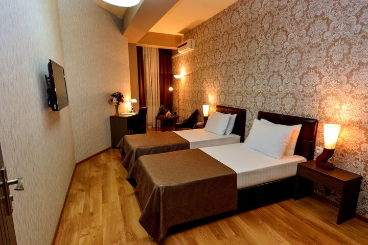Room 14 of 108