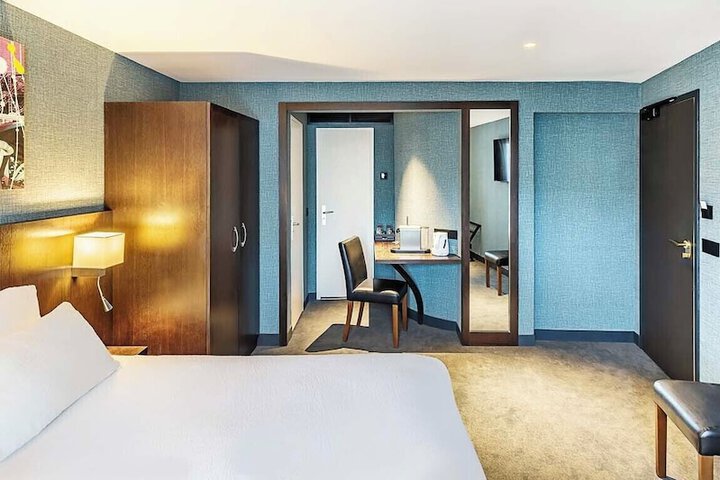 Room 53 of 103