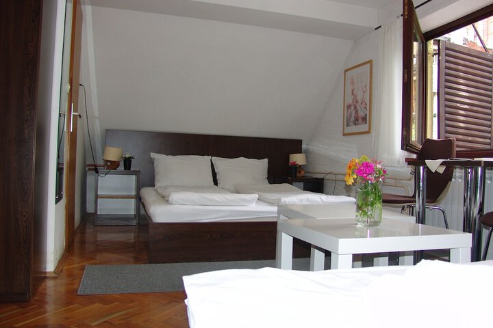 Room 37 of 62