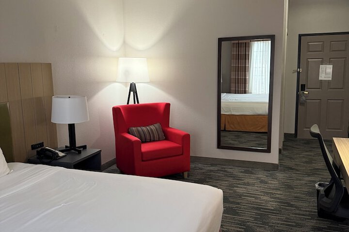 1 King Bed (10 of 25)