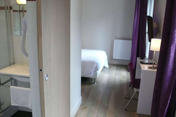 Room 8 of 26
