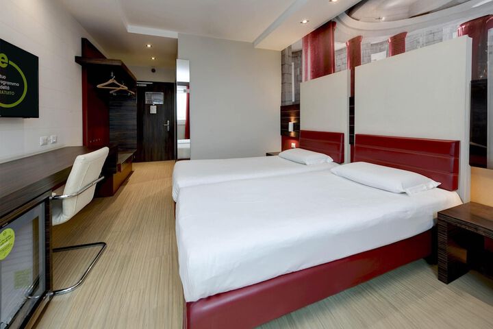 Room 5 of 30