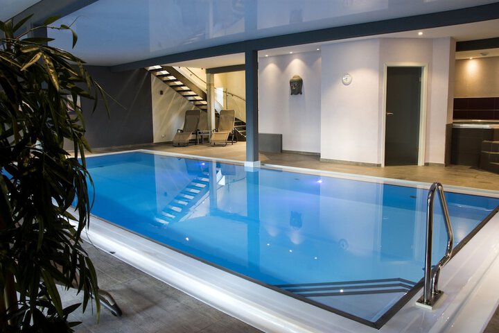 Pool 28 of 52