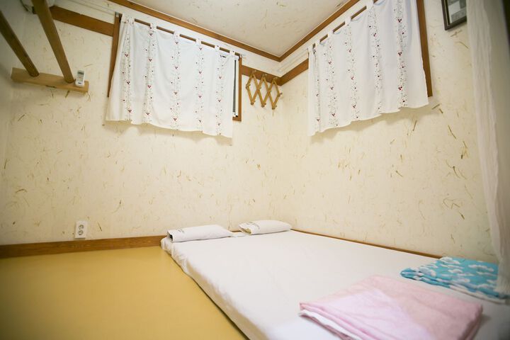 Room 6 of 40