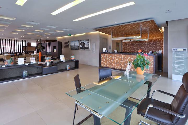 Entrance & Lobby